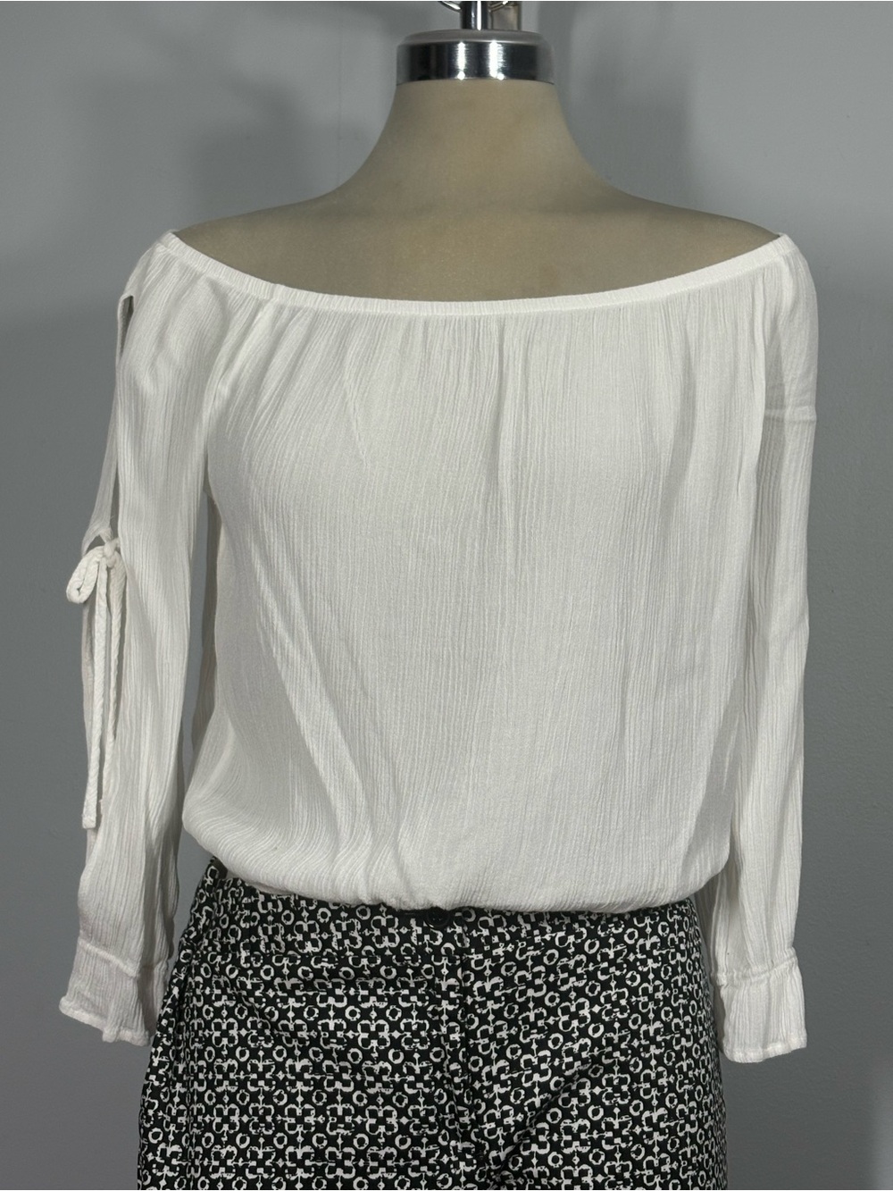 Society White Off-Shoulder Tie-Sleeve Top Size L